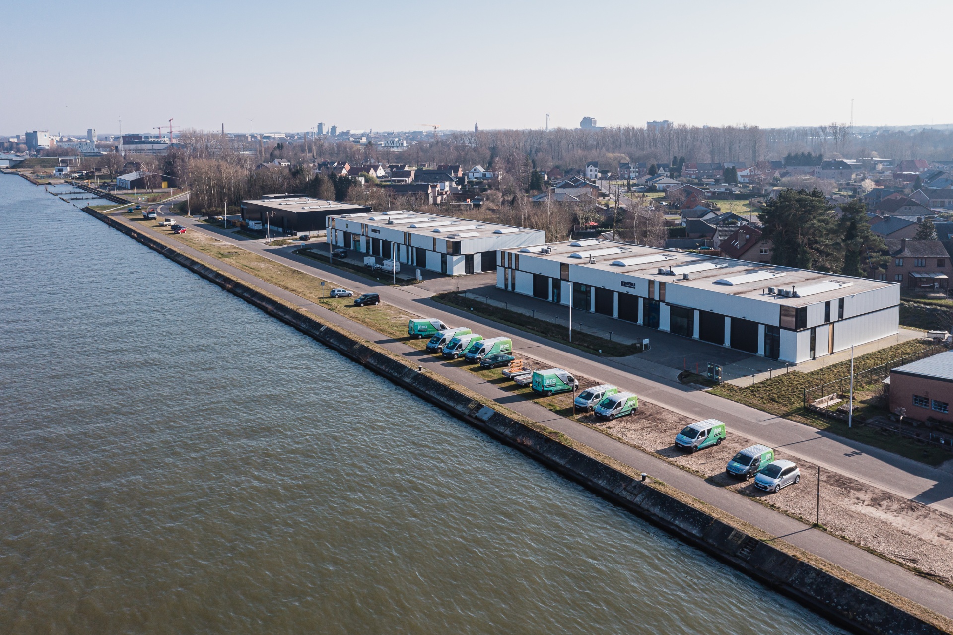 TE HUUR: KMO-unit met parkeerplaats en kantoorruimte - foto 5