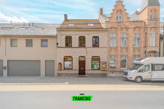 Op een centrale locatie in Leke bevindt zich deze karaktervolle woning met vijf slaapkamers. Dankzij de uitstekende ligging bevinden de...