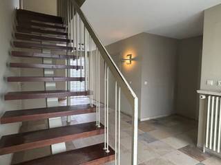 Op een absolute topligging in Diksmuide, pal naast het stadspark, bevindt zich deze vrijstaande eigendom met een uitzonderlijk potentieel. Het...