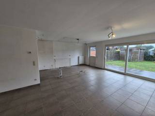 Rustig gelegen woning met drie slaapkamers, ideaal voor wie op zoek is naar een kindvriendelijke omgeving. De woning bevindt zich in een...