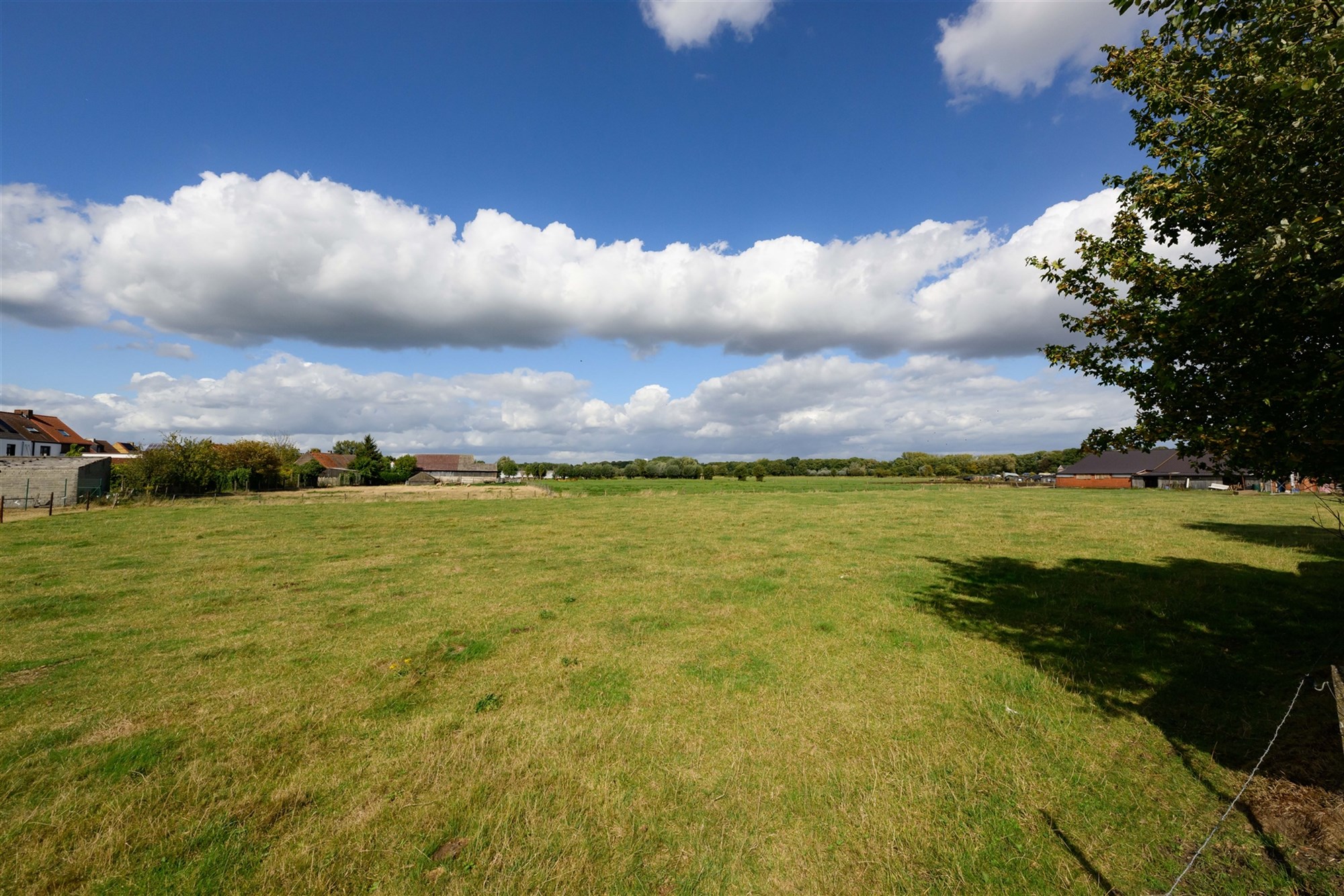 Vrijstaande woning met 3 slaapkamers, garage en tuin - foto 3