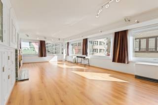 [[ DIT PAND NEEMT DEEL AAN DE ERA OPEN HUIZEN DAG OP 13/6 VAN 17:30 TOT 18:30 ]]Te koop: hoekappartement in het hartje van Oostende, op slechts 100...