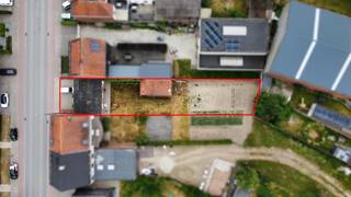Bouwgrond voor gesloten bebouwing te koop in Wielsbeke met bijgebouw.Dit stuk grond in de Rijksweg in Wielsbeke is geschikt voor een gesloten...