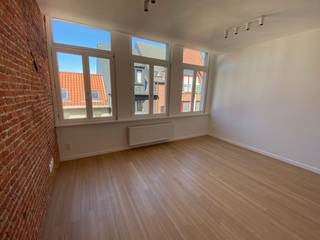 Op deze leuke en centrale ligging in de creatieve wijk van de stad kan je dit appartement vinden. Het gebouw is volledig gerenoveerd en voldoet...