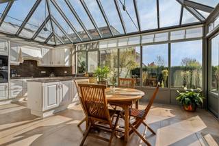 Op zoek naar een woning met ruimte, licht en talloze mogelijkheden? Deze karaktervolle woning in Wemmel combineert comfort, flexibiliteit en...