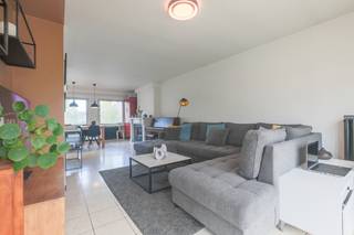 <strong>Residentieel gelegen woning</strong> (St- Pius-X wijk)met 3 slaapkamers, bureau, ruime garage, leuke tuin <strong>op wandelafstand van de Leie</strong>....(zonnepanelen, thuisbatterij, elektr. goedgekeurd, energielabel C...)