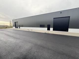 ALGEMEENDeze gloednieuwe bedrijfsunit maakt deel uit van een modern bedrijvenpark en combineert hoogwaardige materialen met een vlotte...