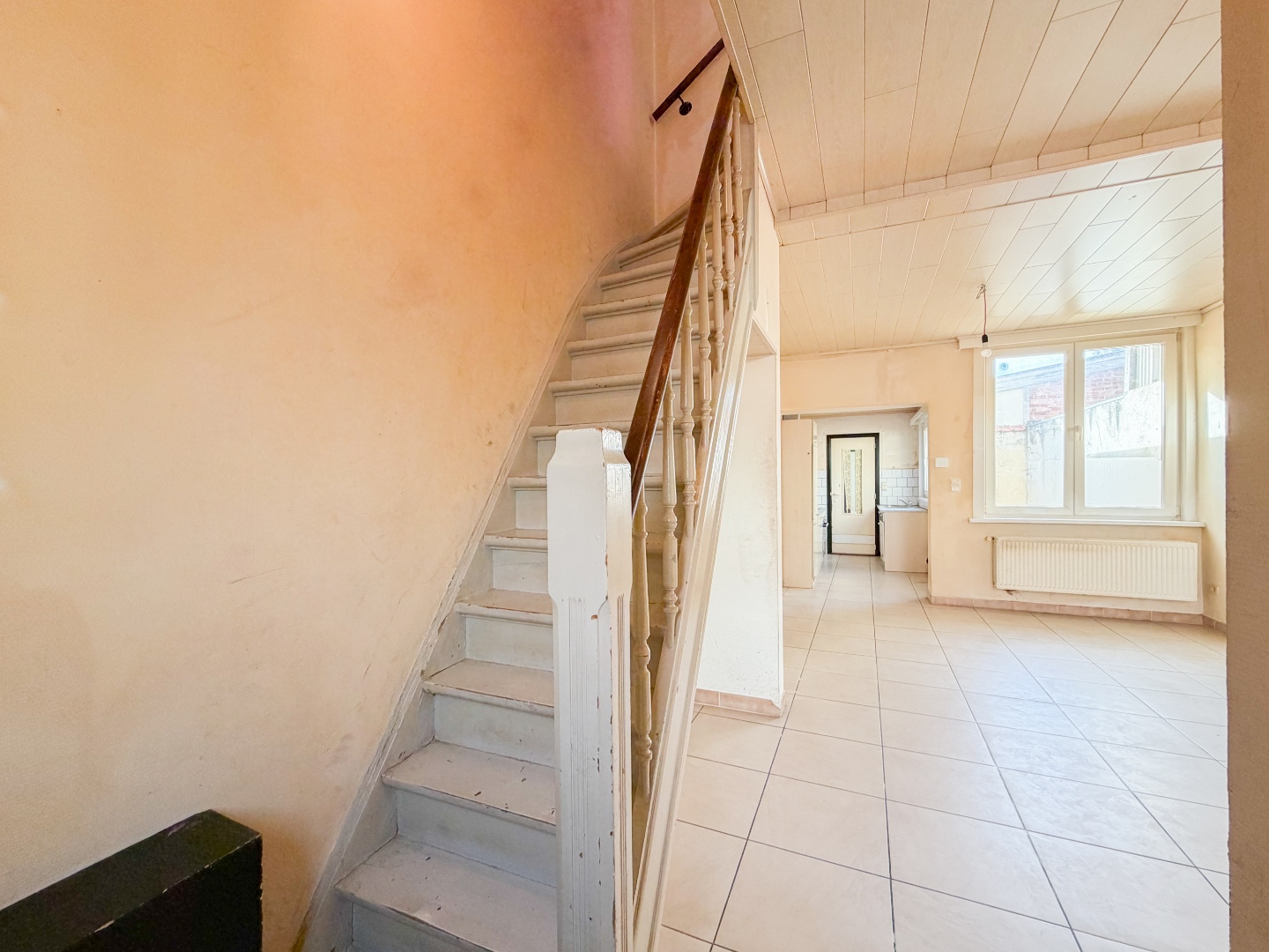 Te koop, te renoveren woning met stadskoertje te Sint-Amandsberg. - foto 4