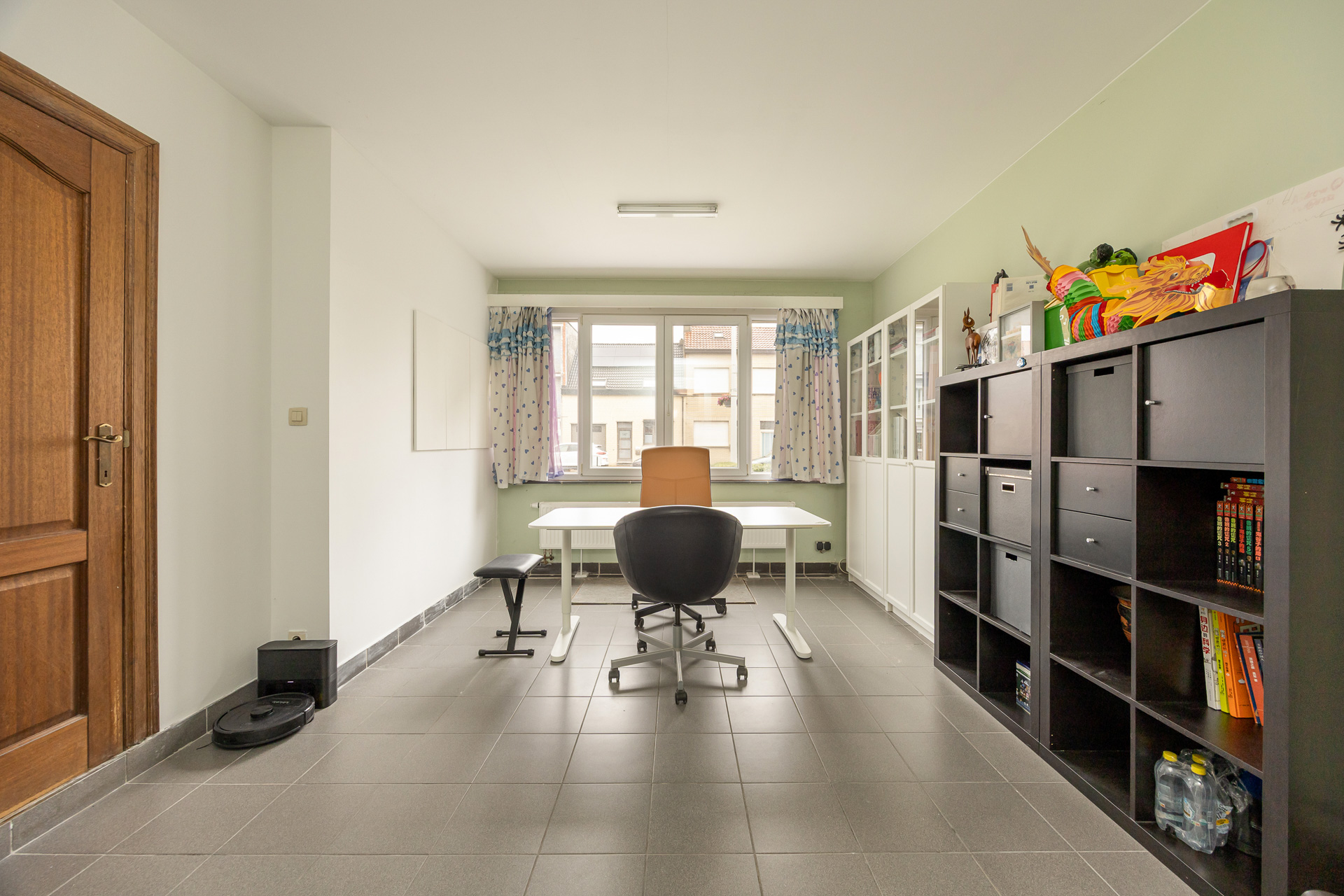 Zeer ruime woning met oprit, garage, terras en grote tuin! - foto 5