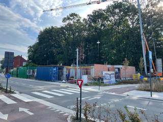 Een gezonde mix van 3-, 2- en 1-slaapkamer appartementen te Bornem met zicht op groen. Alle appartementen beschikken over ruime terrassen, oppervlakte variëren van 144 m² tot 73 m². <br />Mogelijkheid om uw droomappartement nog helemaal in te richten naar eigen smaak en wensen. Aankoop van één of meerdere ondergrondse autostaanplaatsen behoort ook tot de mogelijkheden. De BEN-appartementen worden in luxe afgewerkt met warmtepompen, groene daken, lift, aluminium ramen, enz.... <br />voor meer info mag u ons steeds contacteren op info@rosiersderidder.be of op 052/41.41.94<br />4 van de 8 appartementen verkocht! <br />referentie: 4995