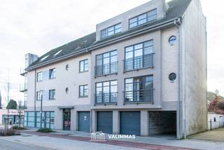 VALIMMAS verhuurt dit zeer verzorgd en direct instapklaar appartement (± 64m²) in een hedendaags gebouw in het volle centrum van Asse, op 50m van...