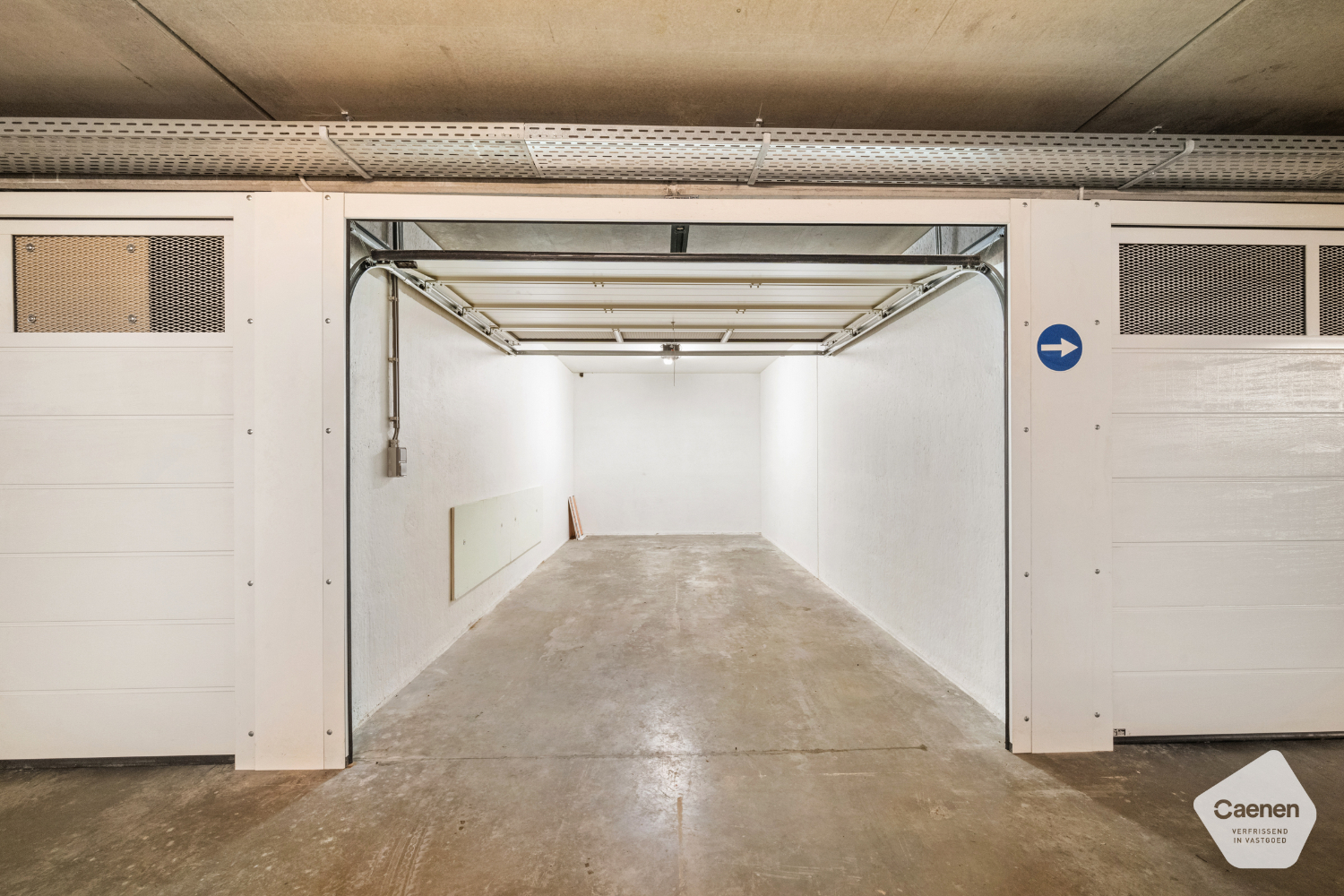 Aparte in- en uitrit 
	Gelegen op de -2 
	Recent gebouw 
	Afmetingen: L: 6m; B: 2,88m; H: 2,07m