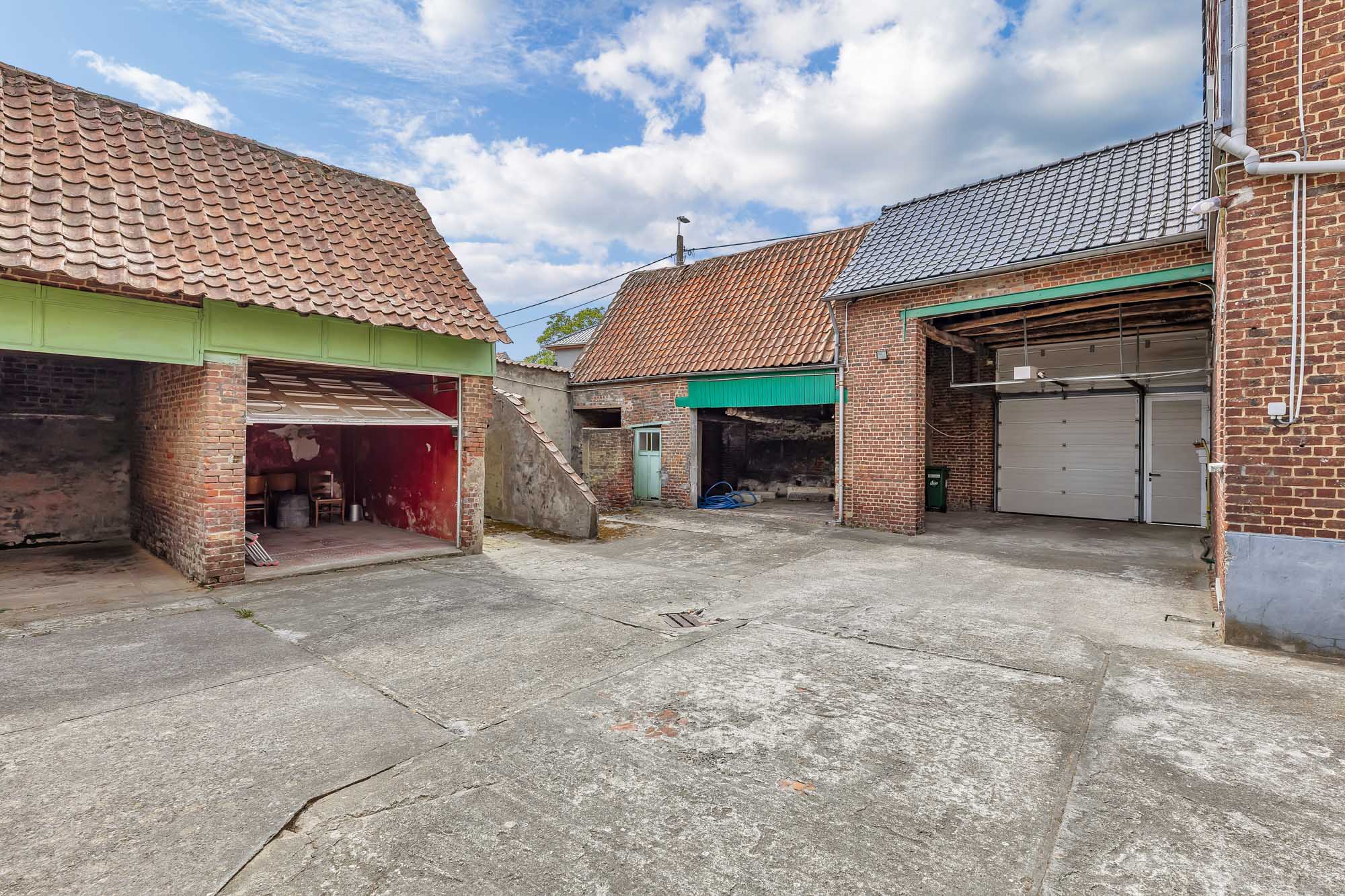 Charmante, te renoveren boerderij met opslagplaats - foto 5