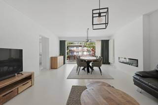 Au Drakenhoflaan 166 à Deurne, nous trouvons cet appartement de 3 chambres à coucher entièrement rénové. La propriété est située dans un...