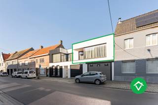 Dit mooi instapklaar appartement is gelegen op het 1ste verdiep van een kleine residentie te Leke, bestaande uit 3 appartementen.Het appartement...