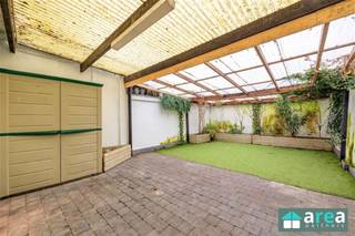 Op de grens van Borgerhout en Antwerpen Noord, treffen we deze leuke, doch op te frissen, ééngezinswoning aan. Het betreft een woning met 3 à...