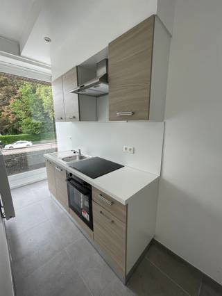 MODERN APARTEMENT IN KORTRIJK - HEDENDAAGS COMFORT MET GROEN UITZICHT Dit aantrekkelijke appartement in Kortrijk biedt u het perfecte startpunt voor...