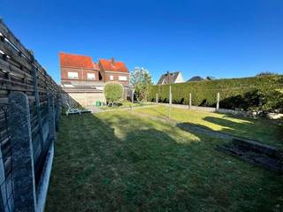 Gezellige, alleenstaande woning met 3 slaapkamers, tuin en veranda, gelegen op de Tiensesteenweg in Binkom<br />Busverbinding Leuven - Lubbeek - Tienen vlakbij<br />Vlotte bereikbaarheid naar Boutersem.