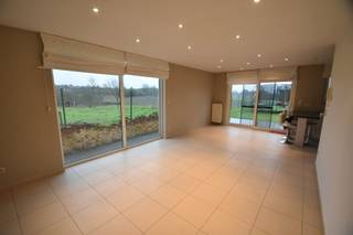 Woning met volgende eigenschappen:° zicht op groen vanuit living en keuken° moderne inrichting° snelle verbinding met Bilzen, Riemst en...