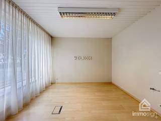 PLUSPUNTEN:+ Handelsoppervlakte: 138 m²+ Toplocatie in het centrum van Bocholt+ Grote vitrine met uitstekende zichtbaarheid+ Voorzien van...