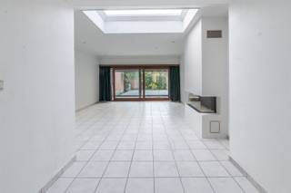 Op zoek naar een ruime woning op een topligging? Deze charmante woning nabij het Stadspark van Sint-Niklaas biedt maar liefst 140 m²...