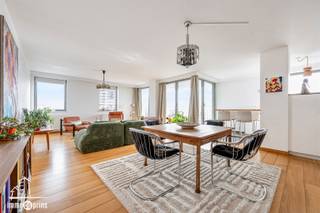 Ruim appartement met wijds uitzicht in het hart van Sint-Niklaas. Dit ruim appartement van 126 m² is gelegen op de vijfde verdieping van...