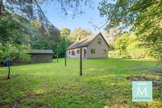 Op te frissen woning gelegen op een prachtig perceel van 33 areOp zoek naar een woning gelegen in het groen maar toch vlakbij het centrum van het...