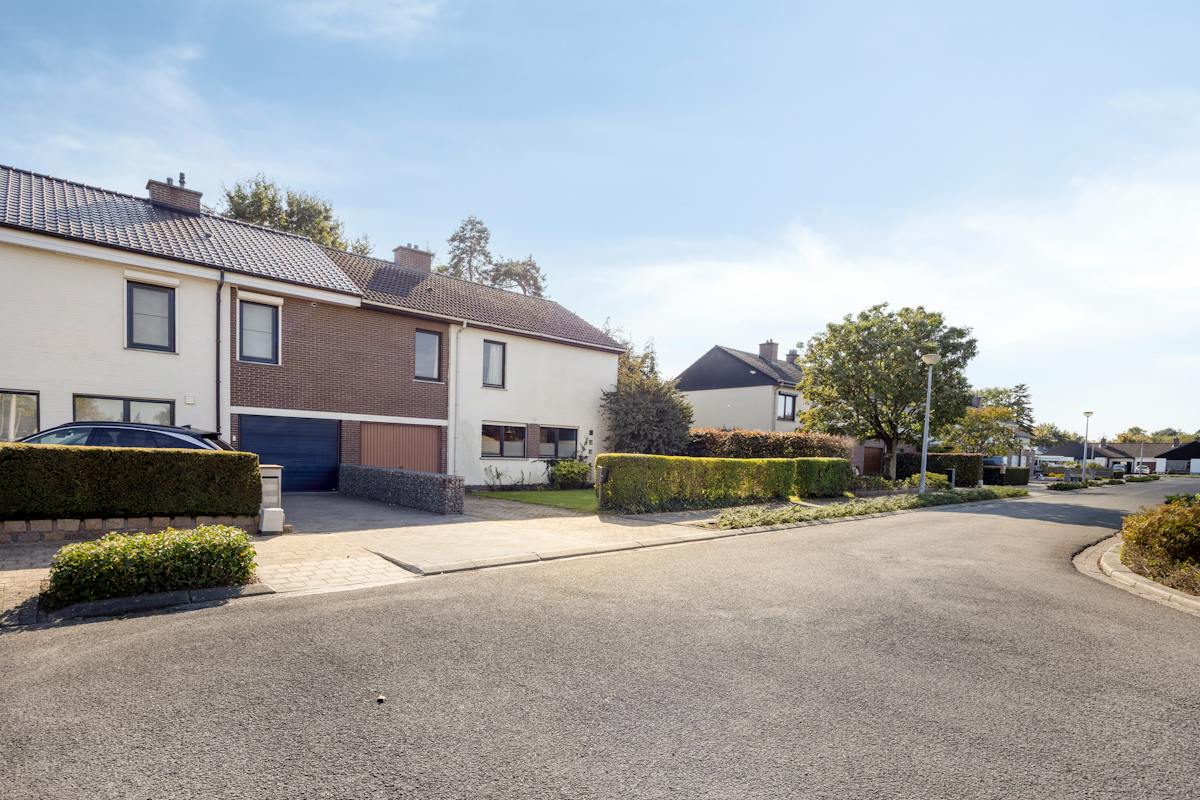 Goed gelegen, te renoveren huis te koop in Lichtaart - foto 4