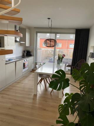 Gezellig appartement op de 1e verdieping in het centrum van Betekom Dit zeer goed onderhouden appartement combineert een knusse sfeer met een...