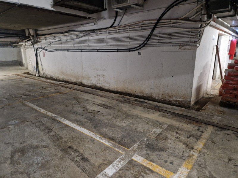 Negen autostaanplaatsen in Empire Building te koop - foto 5