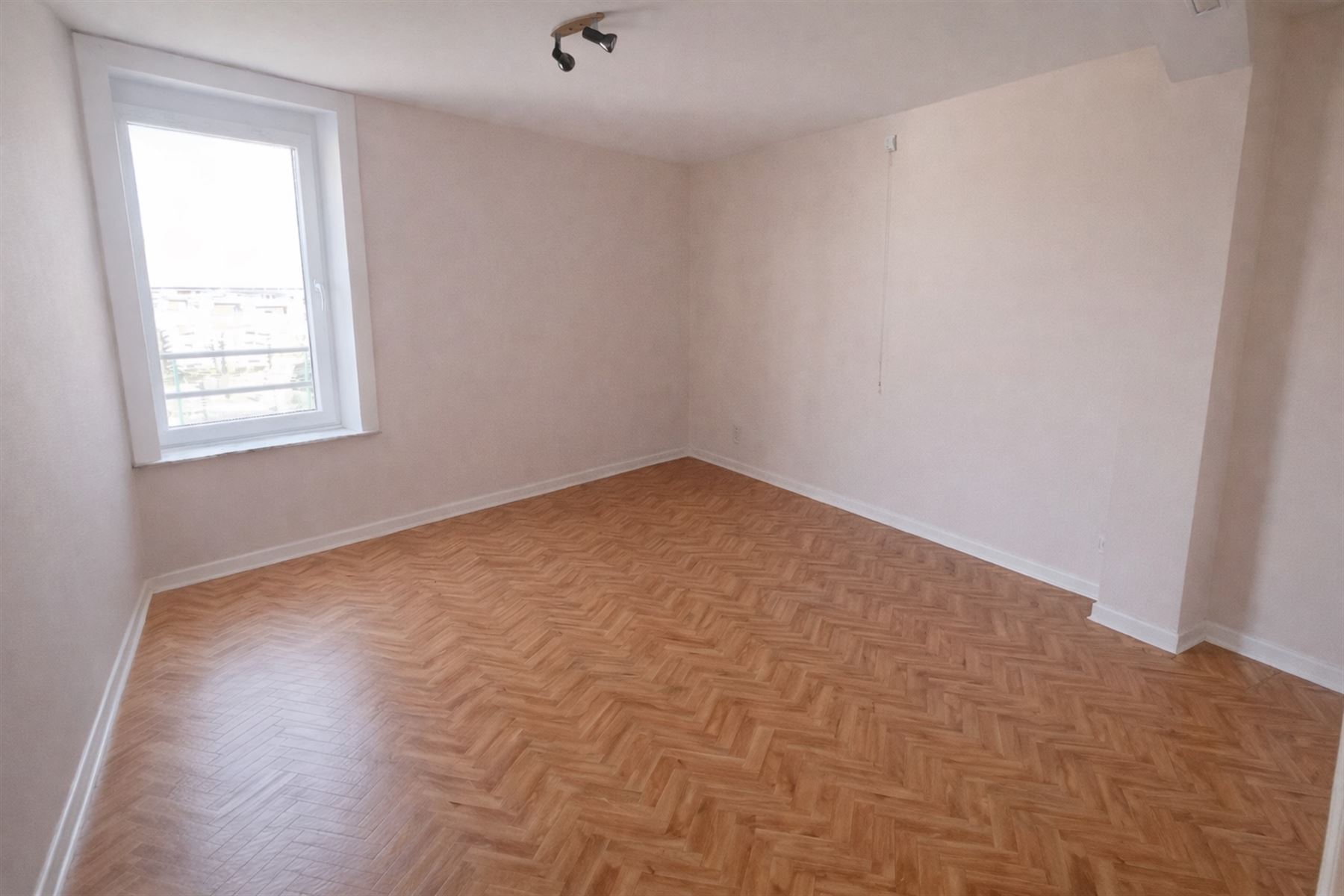 Gerenoveerde woning met 2 slaapkamers en tuin - foto 3