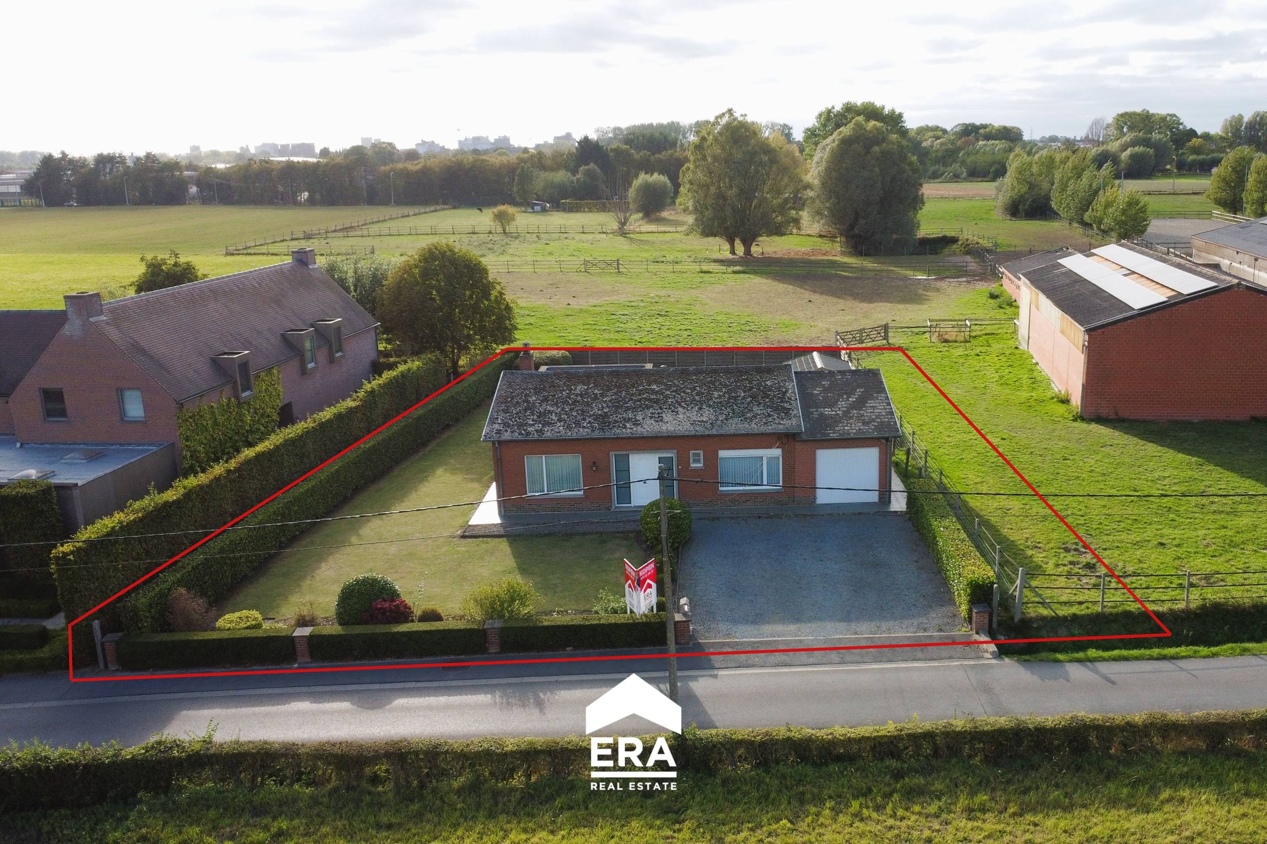 Alleenstaande woning met 2 slaapkamers + garage op 1078 m² - foto 2