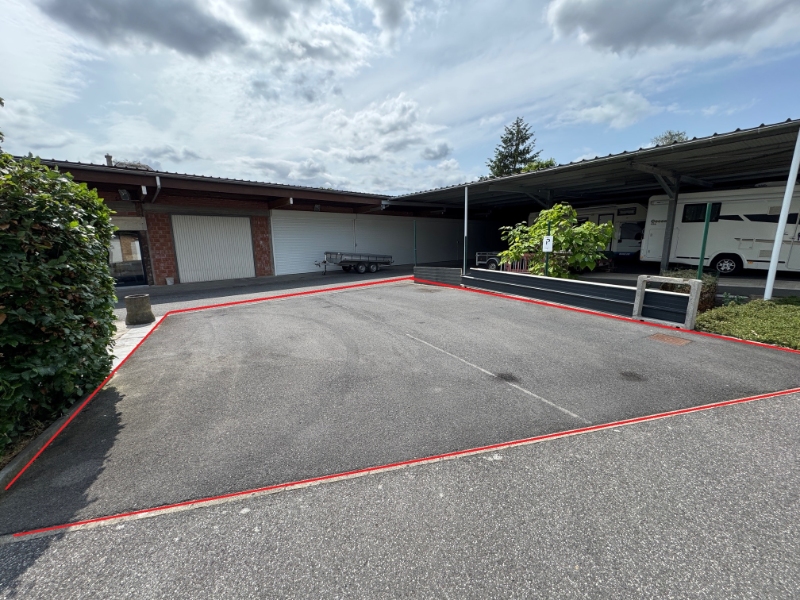 Grote (+-50m2) parking TE HUUR via EXPERT IMMO - foto 2