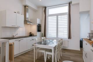 For more information or to schedule a visit, contact Simon at +32 498 12 37 08 or via email at simon@vicusvastgoed.beCentrally located on the...