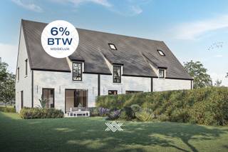 <strong>Wonen op een uiterst bereikbare locatie nabij het centrum van Gent - 6% btw mogelijk</strong><br /><br />Op een vlot bereikbare ligging in het groene Drongen vind je dit woonerf 'Ter Drongen': een plek waar woonkwaliteit hand in hand gaat met de nabijheid van de stad. Met Gent op slechts enkele minuten rijden en uitstekende verbindingen naar de E40 en R4, geniet je hier van zowel het gemak van mobiliteit als de charme van een landelijke omgeving. Winkels, scholen en natuur zijn allemaal binnen handbereik, waardoor dit adres de perfecte uitvalsbasis is voor wie comfortabel en centraal wil wonen.<br /><br /><strong>Ruimte, licht en architectuur met visie</strong><br /><br />Met een <strong>grondoppervlakte van 783 m²</strong> en een <strong>bewoonbare oppervlakte van 184 m²</strong> biedt deze woning volop ruimte om comfortabel te leven. De open leefruimte sluit naadloos aan op de zongerichte tuin, en dankzij de grote ramen langs drie zijden baadt het interieur de hele dag in natuurlijk licht.<br /><br /><strong>Kwaliteit en comfort</strong><br /><br />Voor de afwerking van deze woning heeft u nog de vrijheid om de keuzes zelf te maken, volledig in lijn met uw eigen smaak en goesting. U geniet standaard van een hoogwaardige afwerking met onder meer:<br /><br />- Warmtepomp (lucht-water) met vloerverwarming<br />- 10 zonnepanelen van 460 Wp<br />- Geavanceerd ventilatiesysteem<br /><br />Op de verdieping bevinden zich drie volwaardige slaapkamers, een badkamer en een apart toilet.<br /><br /><strong>Flexibele indeling – snelle oplevering</strong><br /><br />Wat dit project extra aantrekkelijk maakt, is het vlotte en betrouwbare bouwproces. Dankzij de doordachte werkwijze van Danilith kunt u rekenen op een efficiënte uitvoering en een korte oplevertermijn, zodat u sneller dan verwacht kunt verhuizen naar uw nieuwe, energiezuinige woning.<br /><br /><strong>Uw nieuwe thuis in Drongen</strong><br /><br />Deze woning combineert hedendaagse architectuur, moderne technieken, ruimte en een aantrekkelijke ligging in het groen. Ideaal voor wie op zoek is naar een kwalitatieve, duurzame nieuwbouwwoning met vrijheid én comfort.<br /><br />Benieuwd naar deze nieuwbouwwoning in Drongen? Een persoonlijke, vrijblijvende afspraak kan via guillian@landbergh.be of 09 278 78 79.