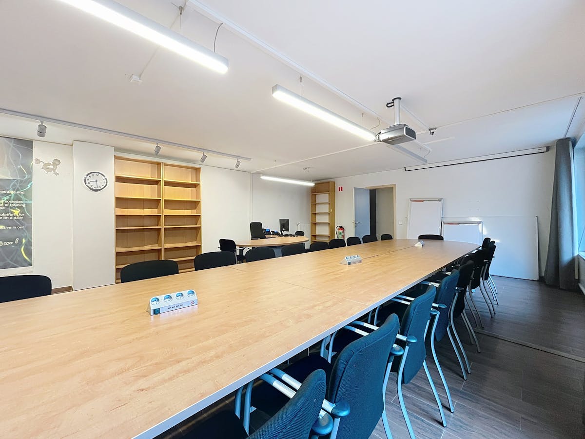 Baraplein | Lichtrijk kantoor van 175m² + tuin - foto 4