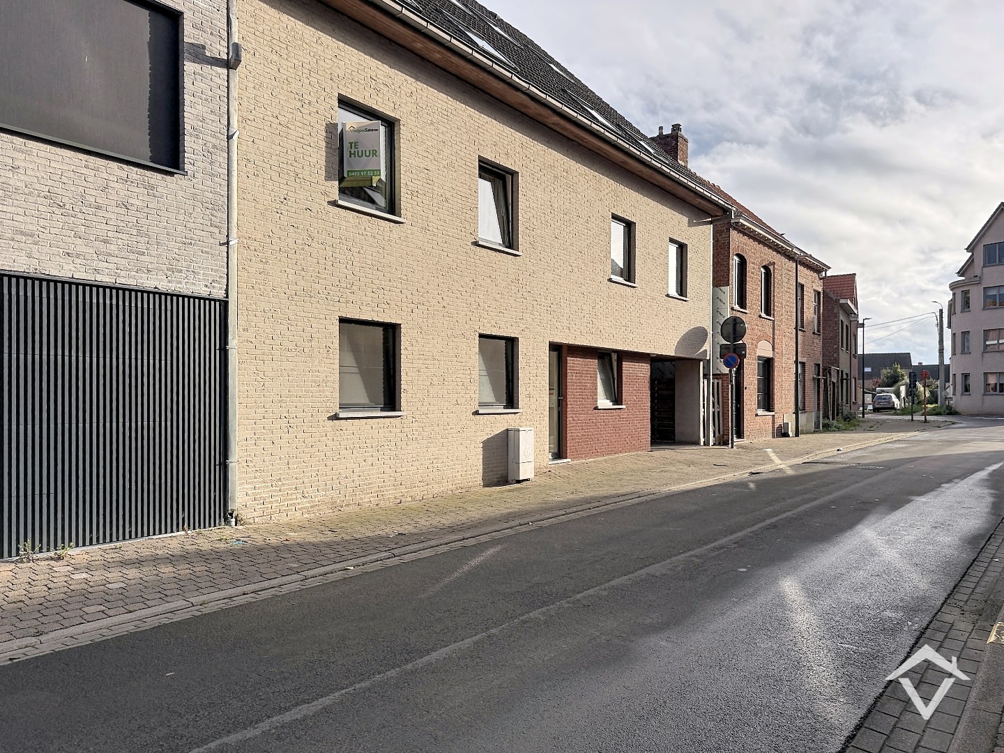 Instapklaar appartement met 2 slaapkamers en garage te Torhout - foto 1