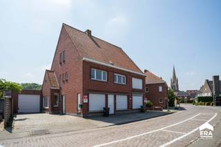 Opbrengsteigendom te koop in BoezingeOver de woningDeze opbrengsteigendom in het centrum van Boezinge is een uitstekende opportuniteit voor...