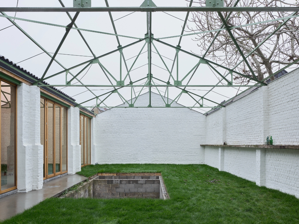 Opportuniteit! Architecturale woning ontworpen door GAFPA architecten met tuin, garage en atelierruimte op een boogscheut van het stadscentrum. - photo 2