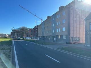 Goed gelegen garagebox met een <strong>inrit via de Muidelaan</strong>.<br /><br />Ideaal voor buurtbewoners die op zoek zijn naar een <strong>vaste parkeerplaats of als investering</strong>.<br />De box heeft een binnen afmeting van <strong>+/- 2,5m op 5m</strong> diep.<br /><br />De garagebox is vrij van gebruik en beschikbaar bij akte.<br /><br />Voor meer info: theo@convas.be 