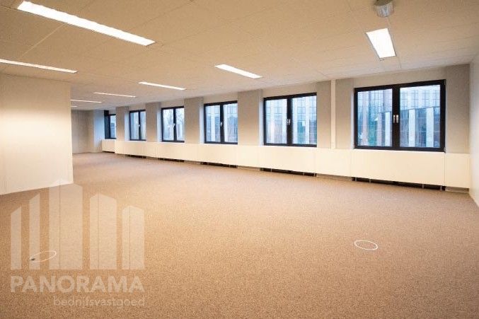 500 m² flexibele kantoorruimte met magazijn in Paepsem Business Park te Anderlecht - photo 4