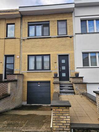 DEURNE: bel-etage in de Clara Snellingsstraat Indeling Kelderverdieping- grote garage en atelier 66,54 m² met elektrische poort (13,63 x 4,88) Eerste...