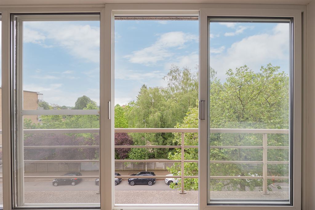 Ruim gerenoveerd appartement met groen zicht en parkeerplaats - foto 4