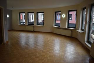 Ruim appartement gelegen in het centrum van Genk.<br />Dit appartement bevindt zich op de eerste verdieping, in het gebouw is een lift aanwezig.<br />Bij het binnenkomen hebben we de hal, een apart toilet. Op badkamer is er een bad en douche, de badkamer is volledig betegeld.<br />Ook zijn er 3 ruime slaapkamers met parketvloer. In de bergruimte is er plaats voor de droogkast en een wasautomaat.<br />De keuken is volledig geïnstalleerd en beschikt over een, oven, dampkap, kookplaat en frigo, verder is er ook nog een terras aanwezig wat betreden kan worden via de keuken en leefruimte. <br />De leefruimte beschikt over een parketvloer en een overvloed en ramen, dit creëert een extra ruim gevoel, de parketvloer is volledig opgeschuurd waardoor deze "nieuw" is.<br />De algemene onkosten bedragen €85 per maand, ook is er een videofoon aanwezig.<br /><br />-Verwarming op aardgas + dubbele beglazing.<br />-Lift aanwezig.<br />-Bergruimte aanwezig in de kelder + in het appartement.<br />-In het centrum van Genk.<br />-3 slaapkamers.<br /><br />Wil je meer informatie of het appartement bezichtigen?<br />Dan kan je ons altijd contacteren via info@immo-bosmans.be op of het nummer 0499/30.87.87.