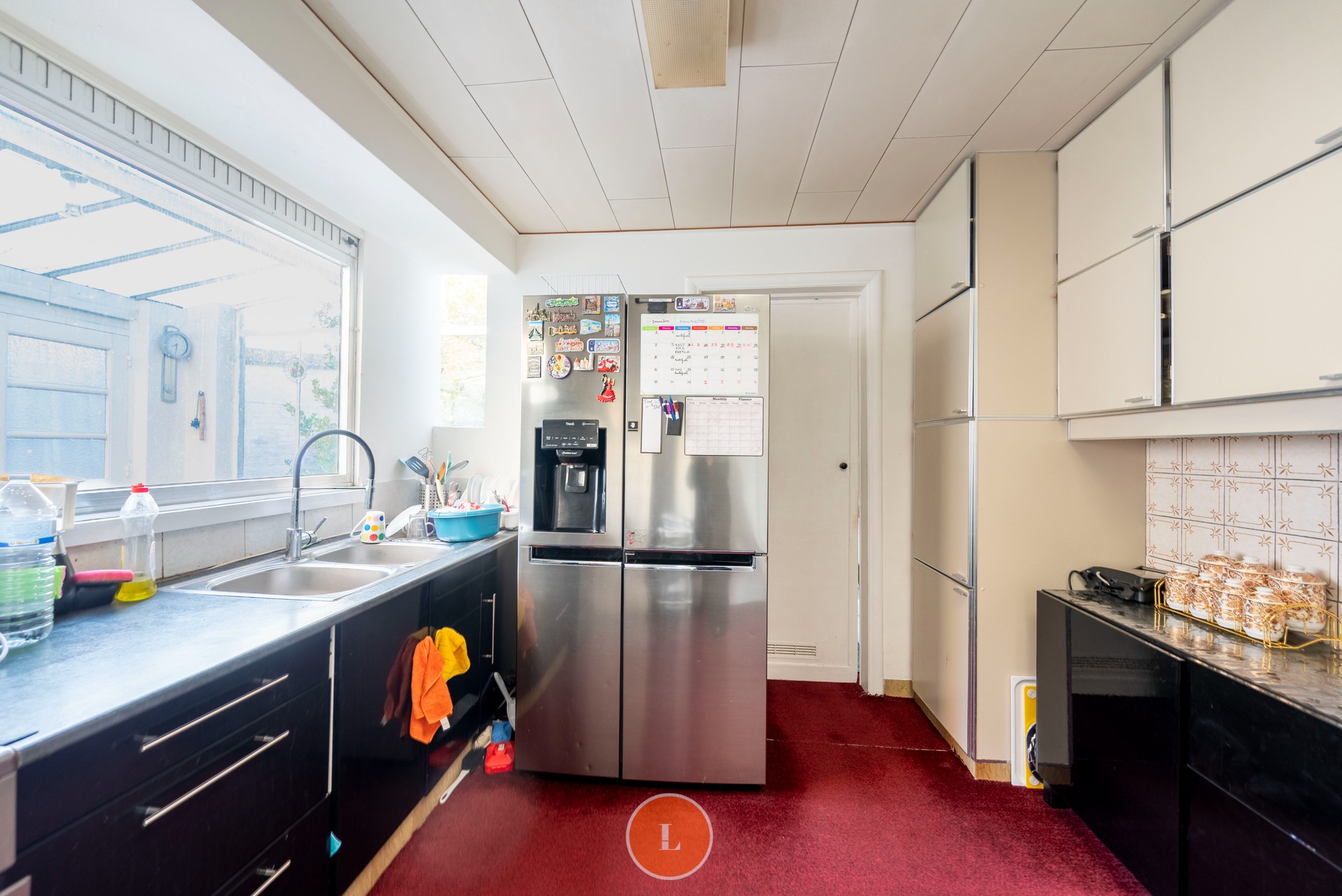 Goed onderhouden woning met 5 slaapkamers, tuin en 2 garages - foto 4