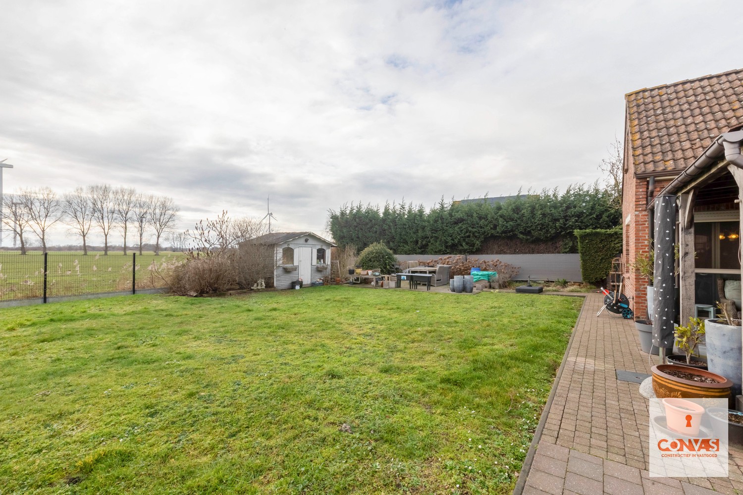 Ruime villa met vijf slaapkamers en zonnige tuin - foto 2