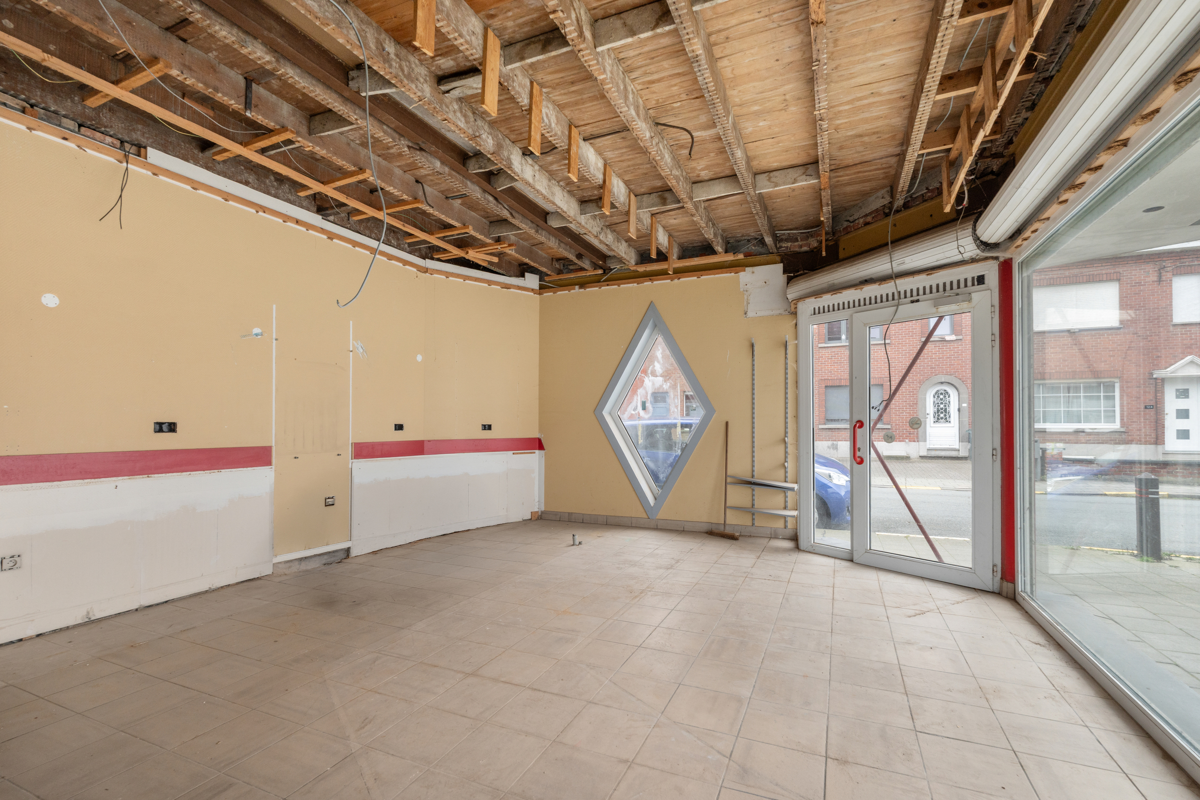 Te renoveren halfopen woning te koop in Harelbeke - foto 4