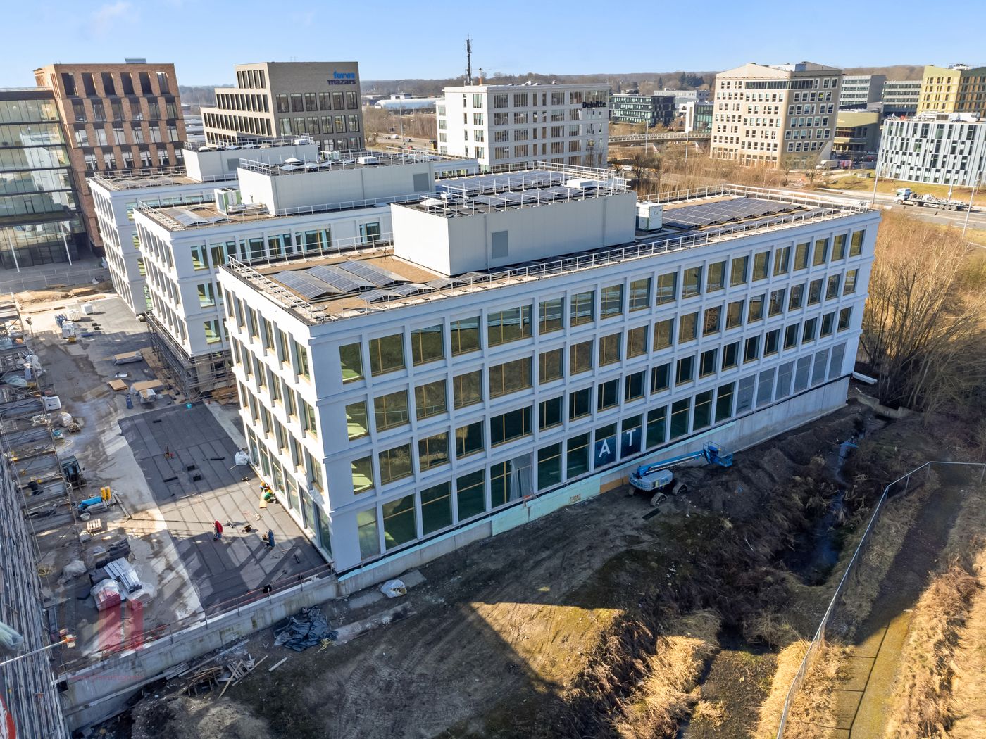 Unique office space in absolutely prime location with visibility of the R4 - photo 4
