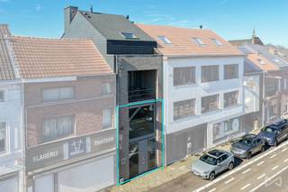 Gelegen op een centrale en goed bereikbare locatie in Heverlee bevindt zich dit moderne en architecturaal vormgegeven gebouw (2010) met...