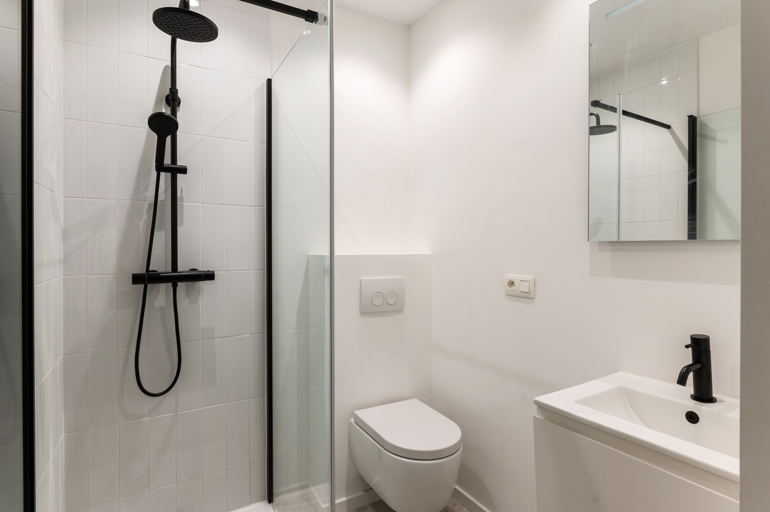 Licht en ruimte in het hart van Antwerpen – 1 slaapkamer appartement - foto 5